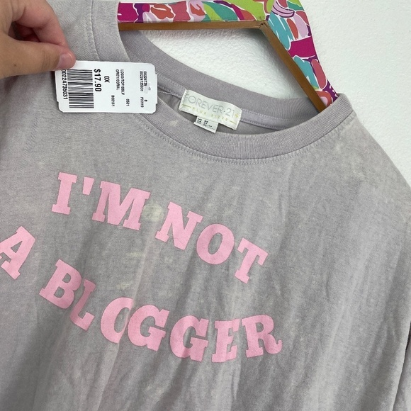 NWT Forever 21+ "I'm Not A Blogger" graphic tee size 0x // 2360 - Picture 2 of 3